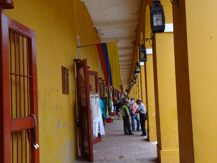 as lojinhas nas Bóvedas de Cartagena
